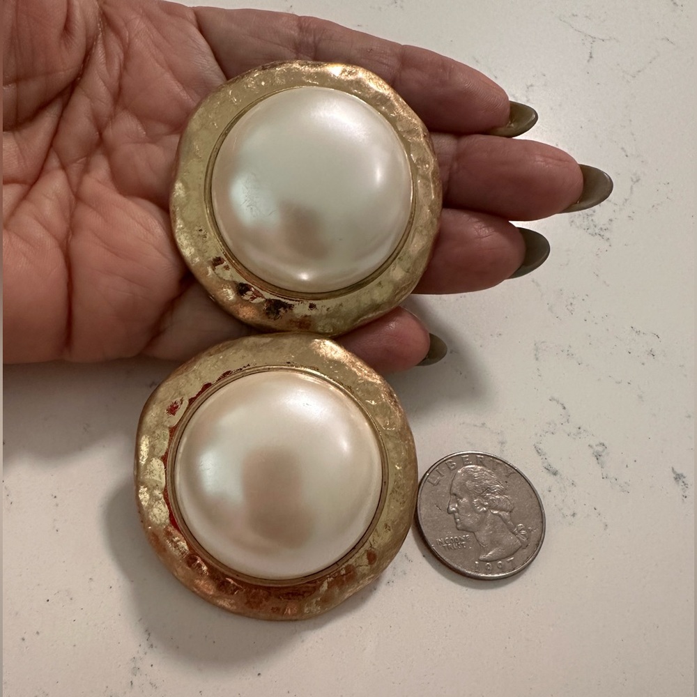 Elegant Gold and Cream Pearl Earrings clip on never used beauties - Picture 7 of 7
